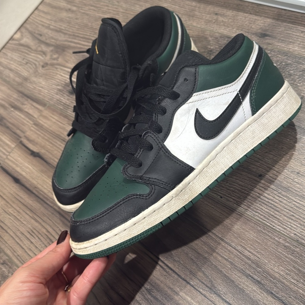 Nike - Picture 2 of 5